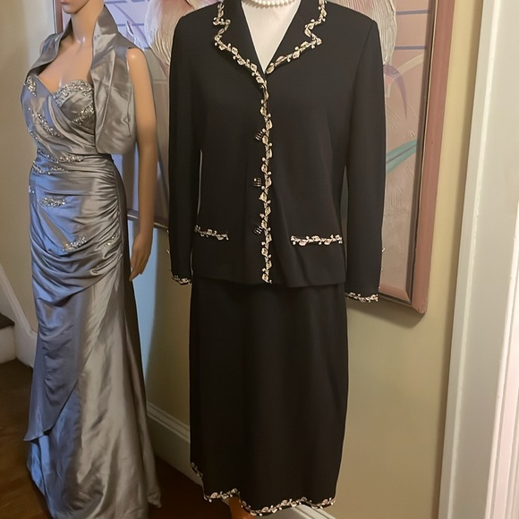 St.John Evening By Marie Gray skirt suit. - Picture 8 of 12